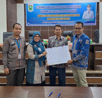 Penandatanganan Kerjasama dan Evaluasi Inovasi Dukcapil Kab.Solok